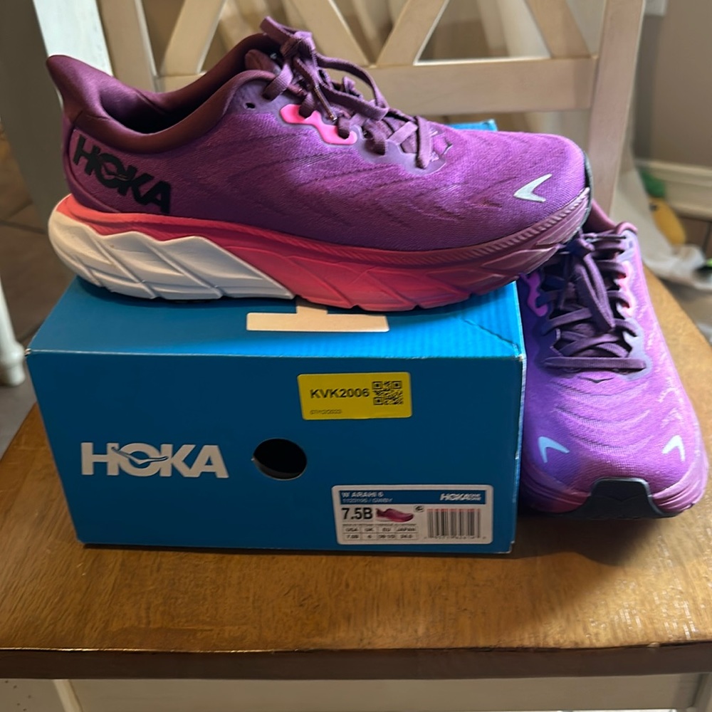 Women’s Arahi 6 Hoka Tennis Shoe